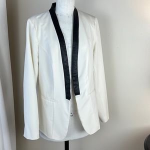 Off White blazer Torrid size 0, equivalent to size 12